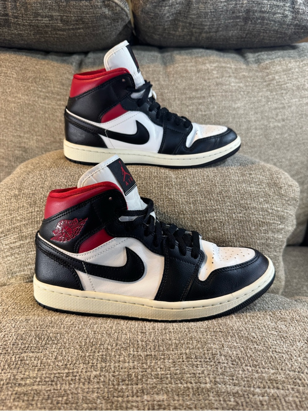 Air Jordan 1 Mid Women’s Black Sail Gym Red Style Code: BQ6472-061 Size 8